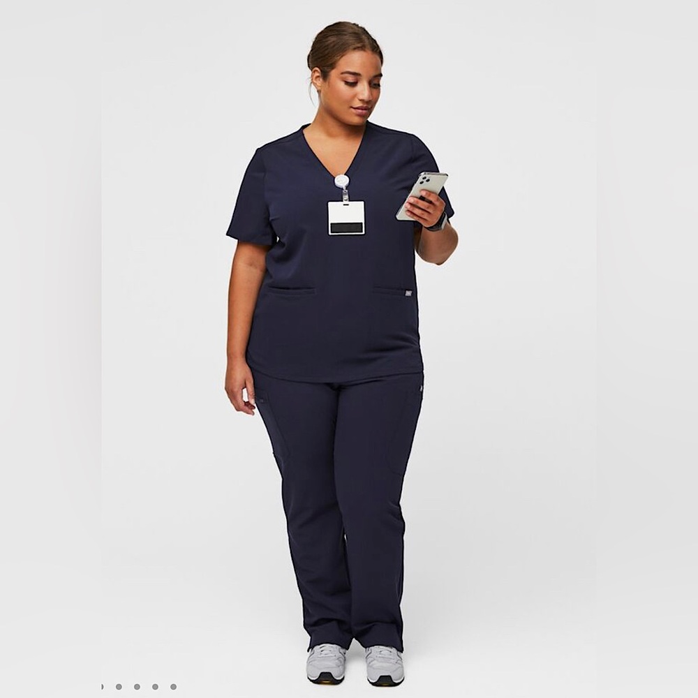 NWT - Figs Women’s Casma Three-Pocket Scrub Top - Navy - 3XL